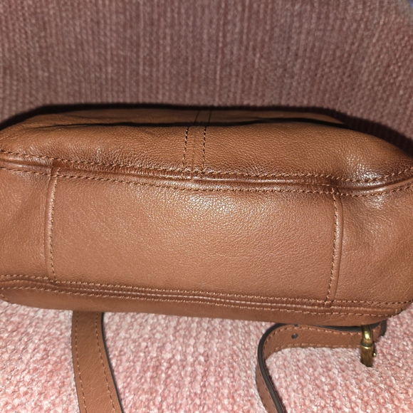 Frye Tan Leather Crossbody Bag with Gold Rings - Picture 4 of 10